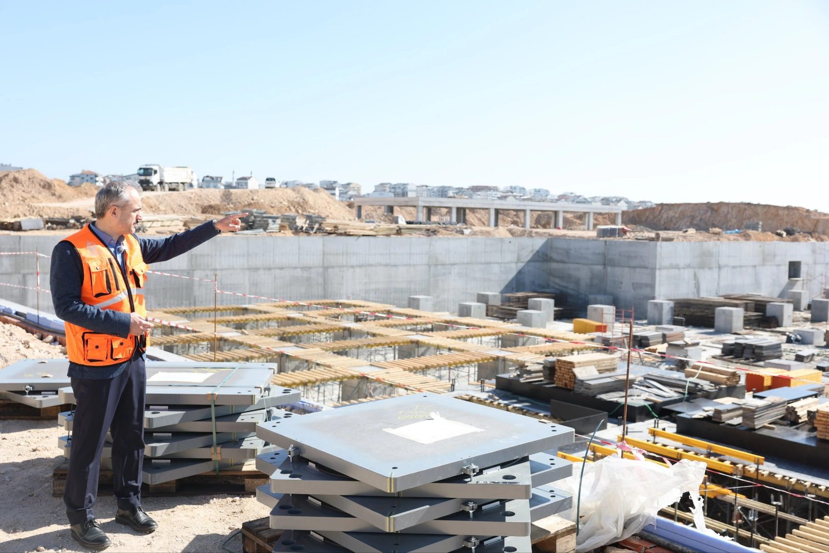 Çayırova Devlet Hastanesi’nde Güvenlik Önceliği: Deprem İzolatörleri Montajı Başladı