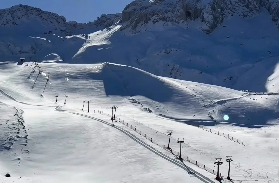 Davraz Kayak Merkezi Sezonu Uzattı: 210 Bin Ziyaretçi Rekorunu Aştı