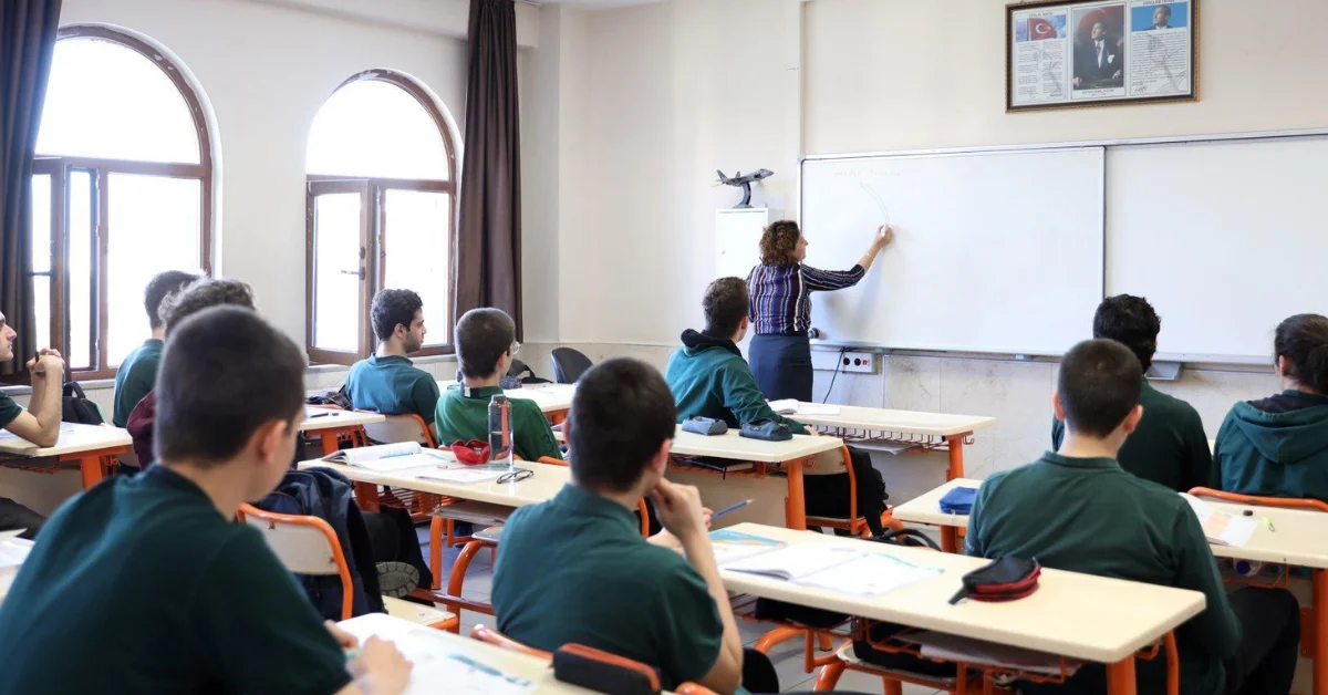 Okullar Açıldı: 18 Milyon Öğrenci Ders Başında, LGS ve YKS Hazırlıkları Başlıyor