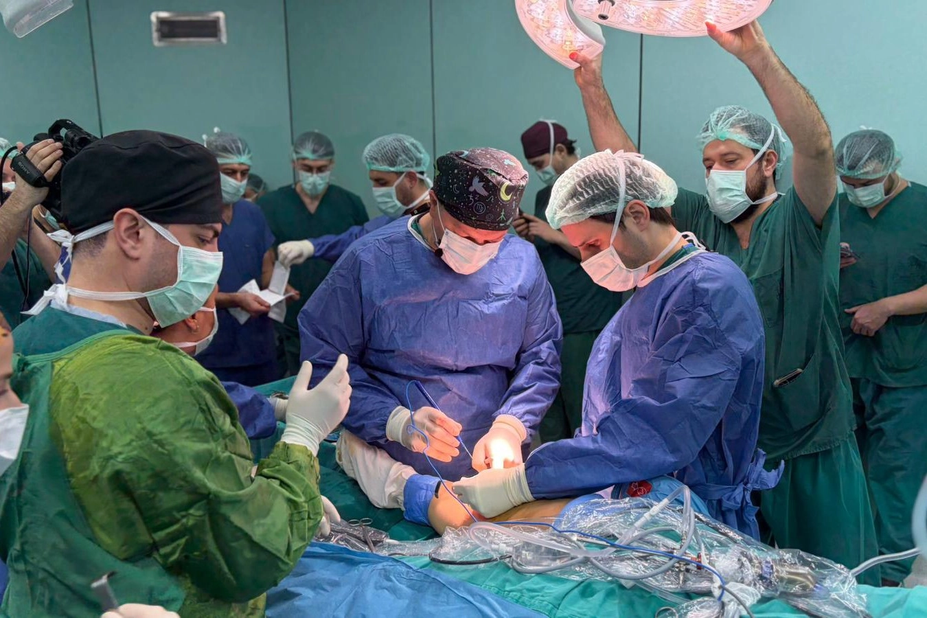 Dokuz Eylül Üniversitesi’nde Menisküs Cerrahisinde Çığır Açan İlk: Canlı Cerrahi Yayını ile Eğitimde Yeni Dönem