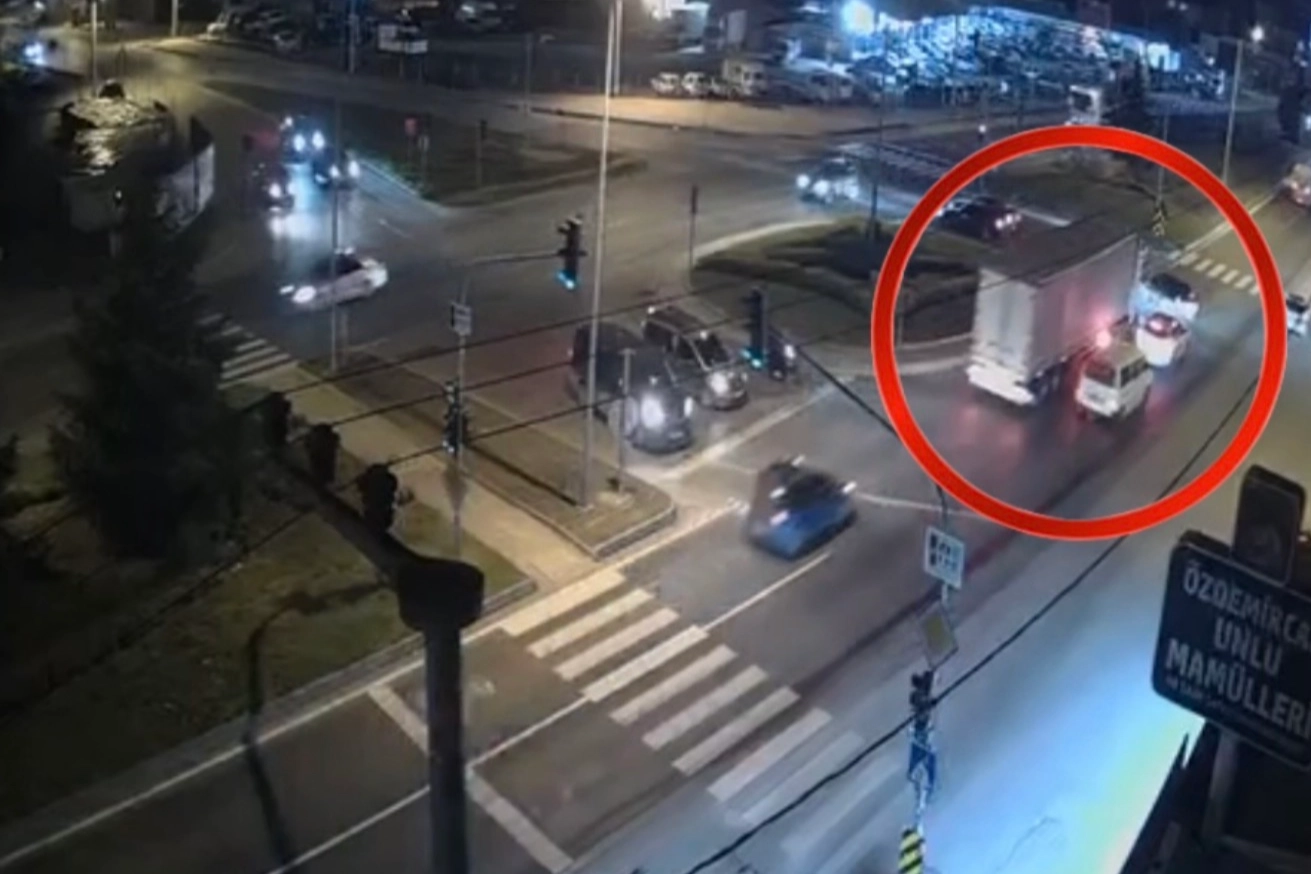 Düzce’de Trafik Faciası: Otomobil ile Tır Çarpıştı, 1 Yaralı