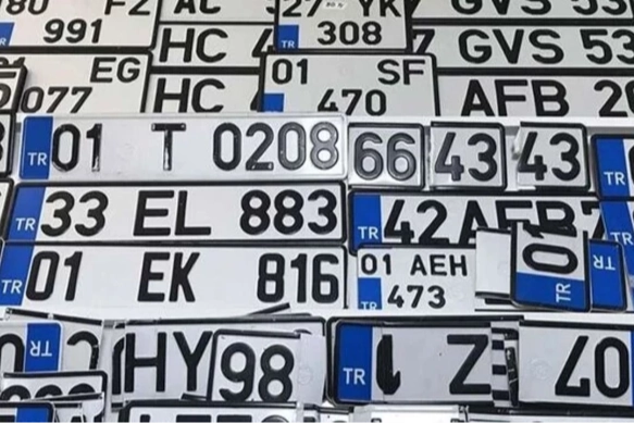 Emniyet’ten Araç Plakaları Hakkında Önemli Duyuru: Standart Dışı Plakalara Ceza Yolda!
