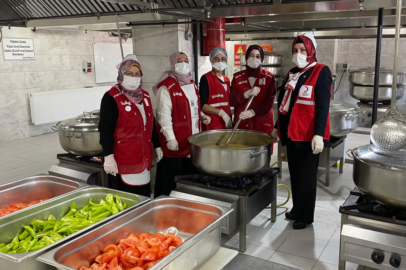 Erzurum’da Öğrencilere ‘Anne Eli’ Dokunuşu: Kızılay’dan Sıcak İftar Sofrası