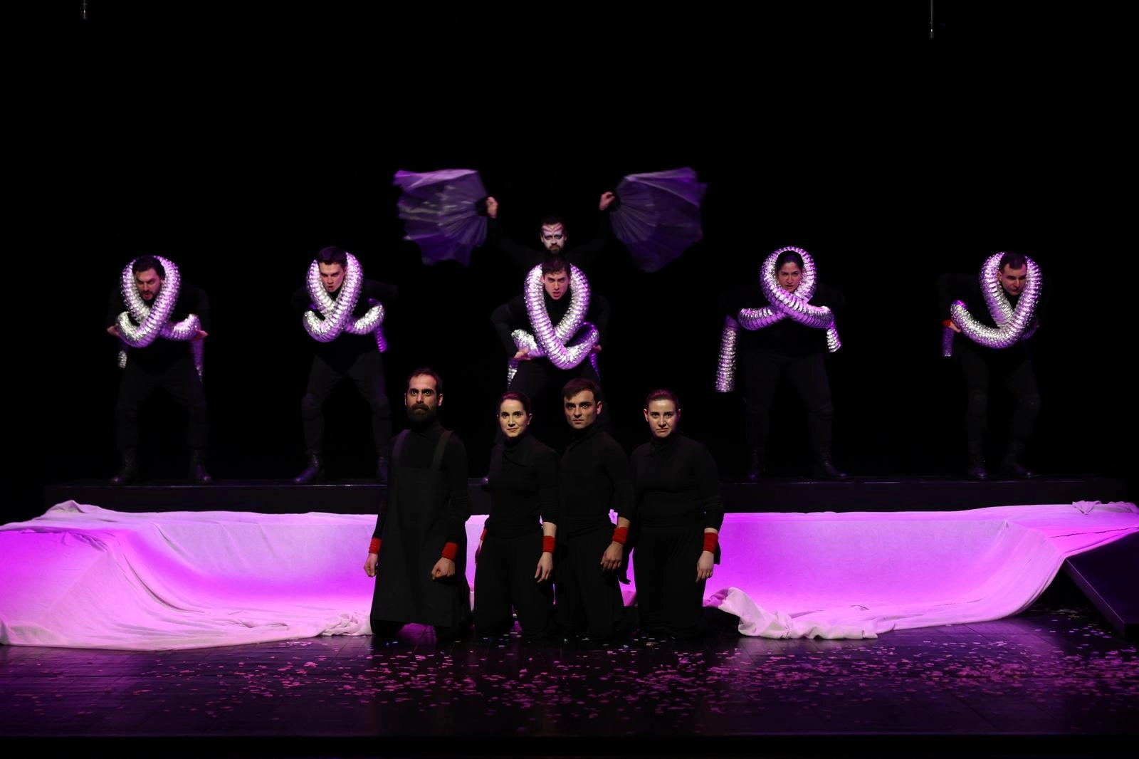 Maltepe’de Yaşar Kemal Ruhu: “Filler ve Karıncalar” Sahnelendi, Direniş Mesajı Verildi