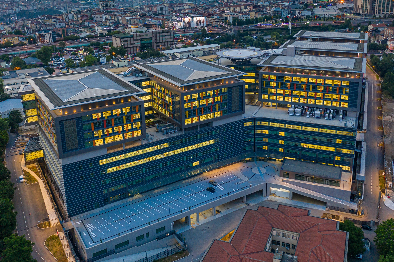 İstanbul’da Hastane Çetesi Çökertildi: Sahte Reçetelerle Kamu Zararı Oluşturan 25 Kişi Yakalandı