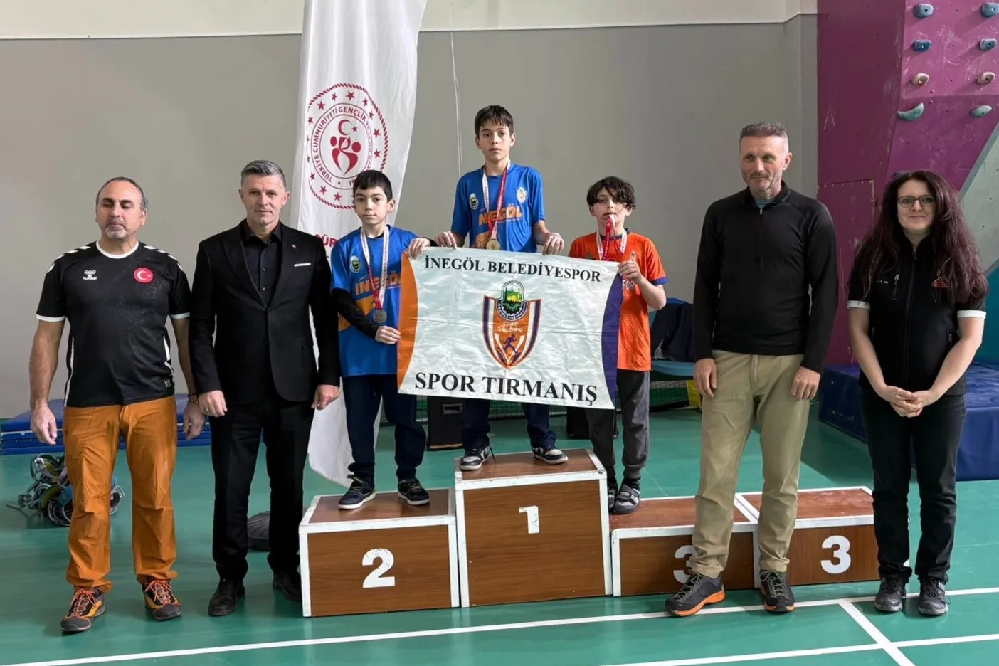 İnegöl Belediyespor’dan Muhteşem Başarı: Spor Tırmanışta 14 Madalya ile Zirvede!