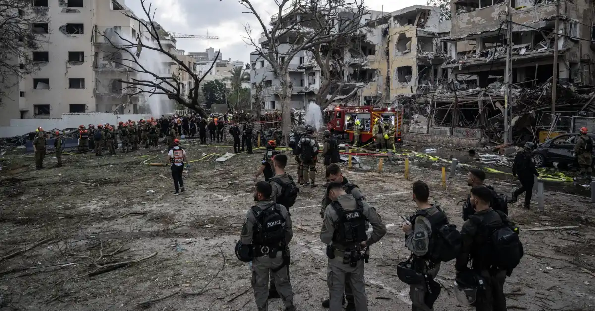 İran’dan Tel Aviv’e Füze Saldırısı: 6 İsrailli Yaralandı, Binalar ve Araçlar Hasar Gördü