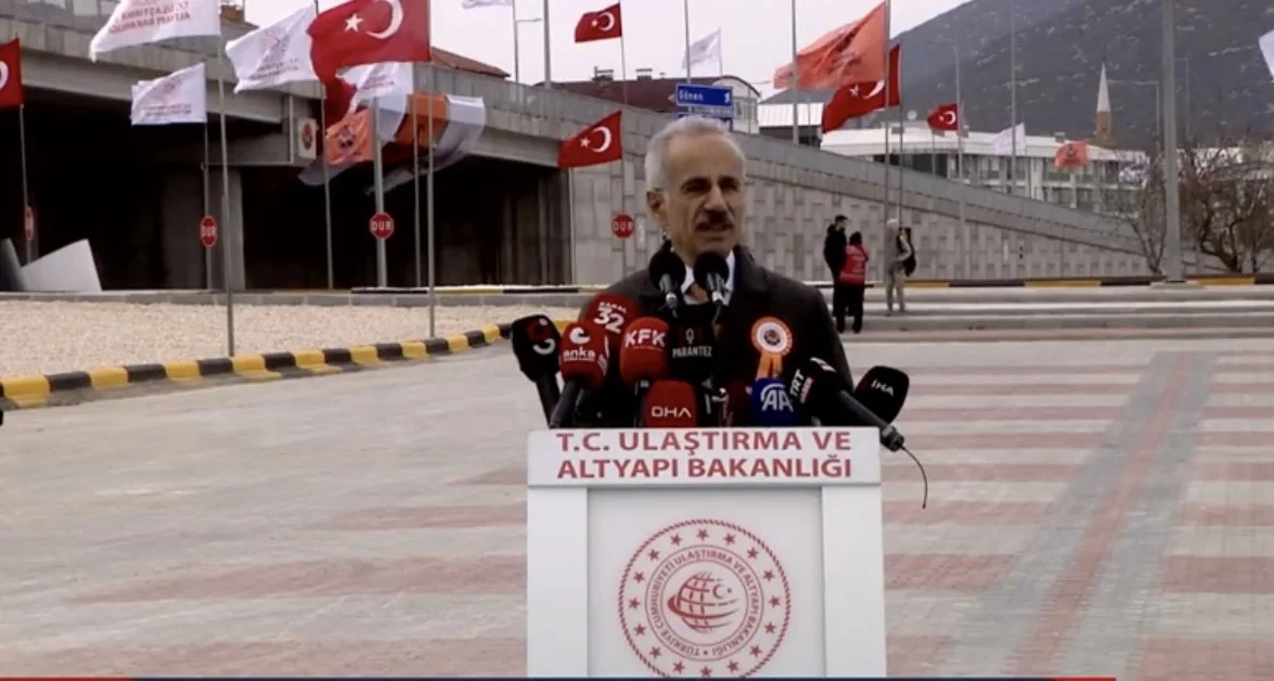 Isparta’da Ulaşım Devrimi: Şehit Orhan Burak Büyükçaylı Kavşağı ve Dörtyol-Şarkikaraağaç Yolu Hizmete Açıldı