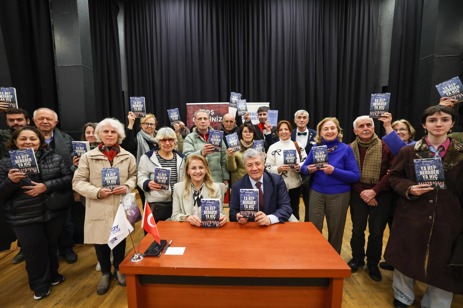 Mustafa Balbay Bakırköy’de Türkiye’nin Geleceğini Aydınlattı: Cumhuriyet ve Demokrasi Vurgusu