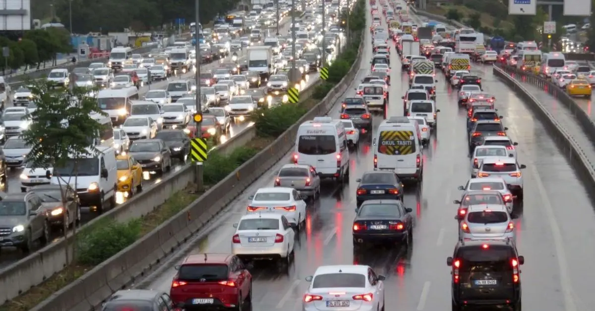 İstanbul’da Cenaze Töreni Nedeniyle Trafik Güzergahları Değişiyor: Hangi Yollar Kapalı Olacak?