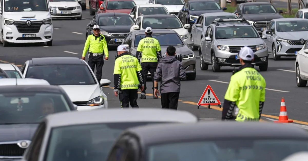 İstanbul’da Kapsamlı “Huzur Operasyonu”: 527 Gözaltı, Binlerce Araç ve İş Yeri Denetlendi
