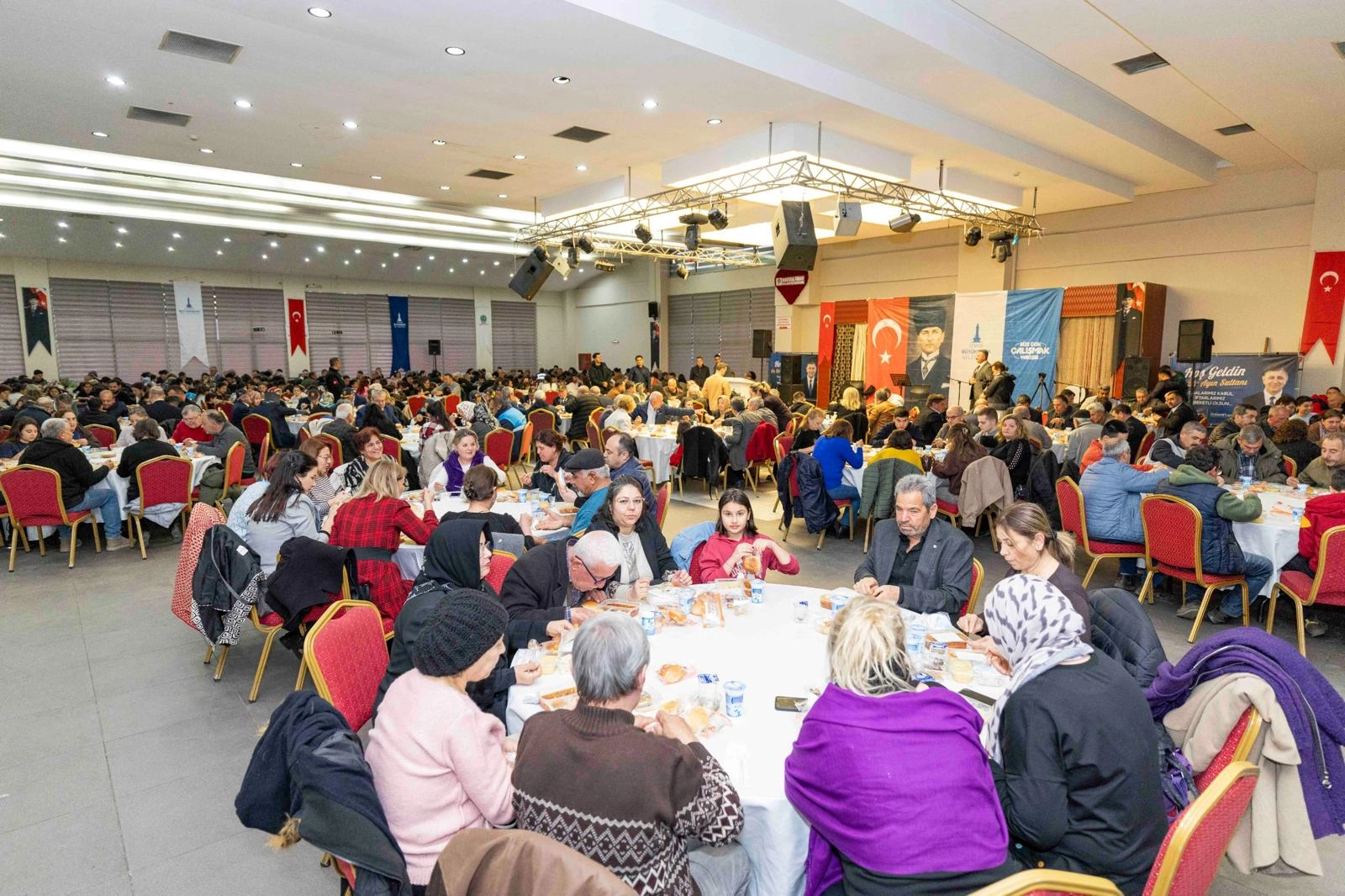 İzmir Büyükşehir’den Ödemiş’e Ramazan Bereketi: Başkan Tugay İftar Sofrasında Buluştu