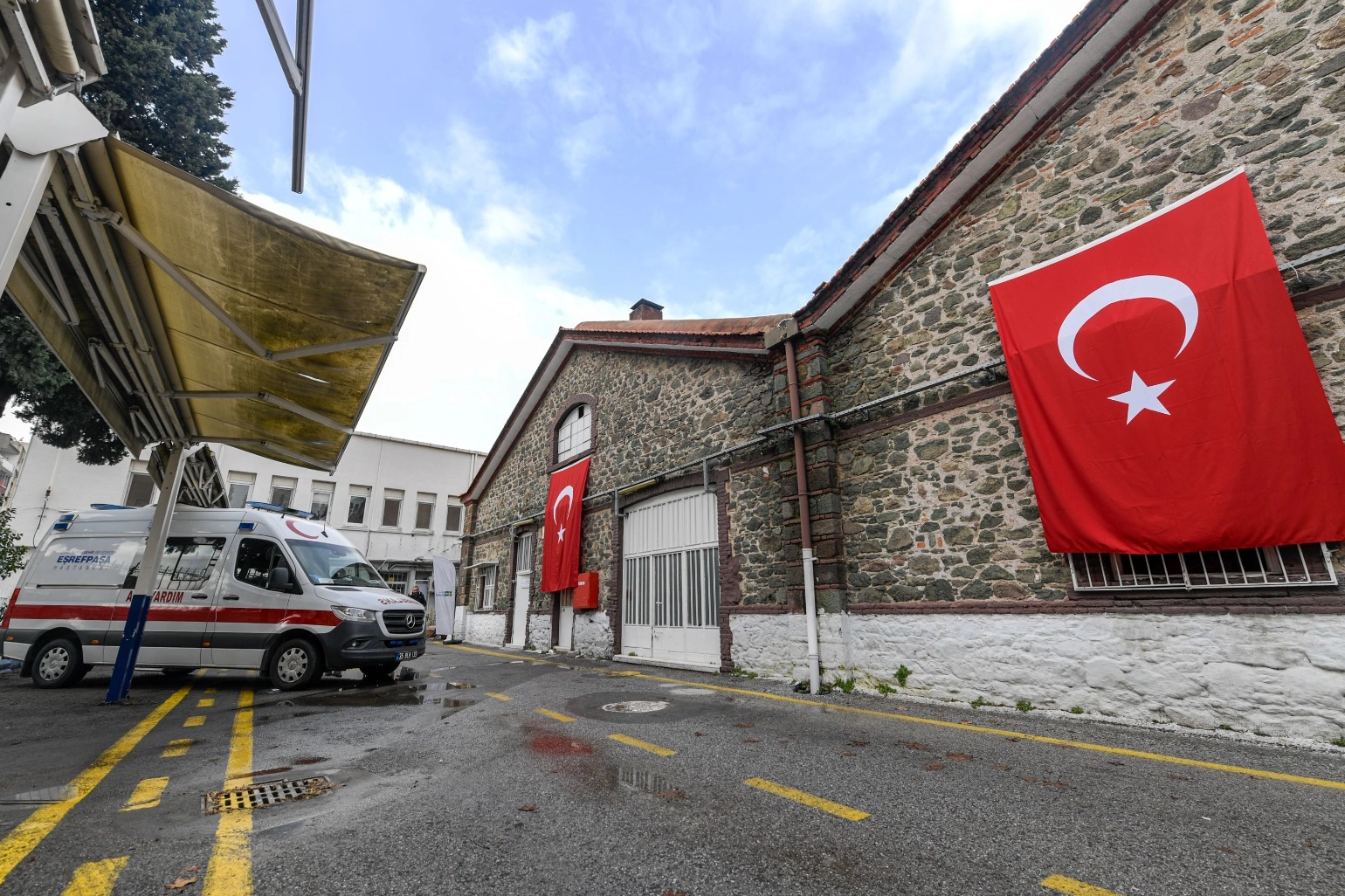 İzmir Büyükşehir Belediyesi’nden Vakıflar’a Sert Tepki: ‘Tapularımızla Oynanıyor, Binalarımız Boşaltılsın İstiyorlar’