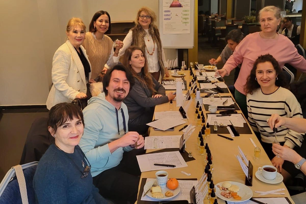 İzmir’de Koku Atölyesinden Görme Engellilere Destek: Braille Kitaplar İçin ‘Orbit Reader’ Bağışlanacak