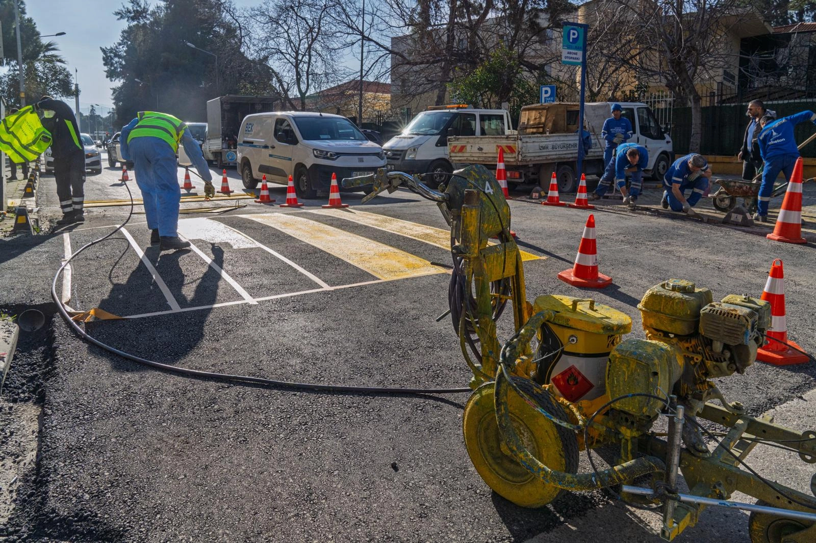 İzmir’de Yaya Güvenliği İçin Yeni Dönem: Vasıf Çınar Bulvarı’nda Yükseltilmiş Geçitler Devrede