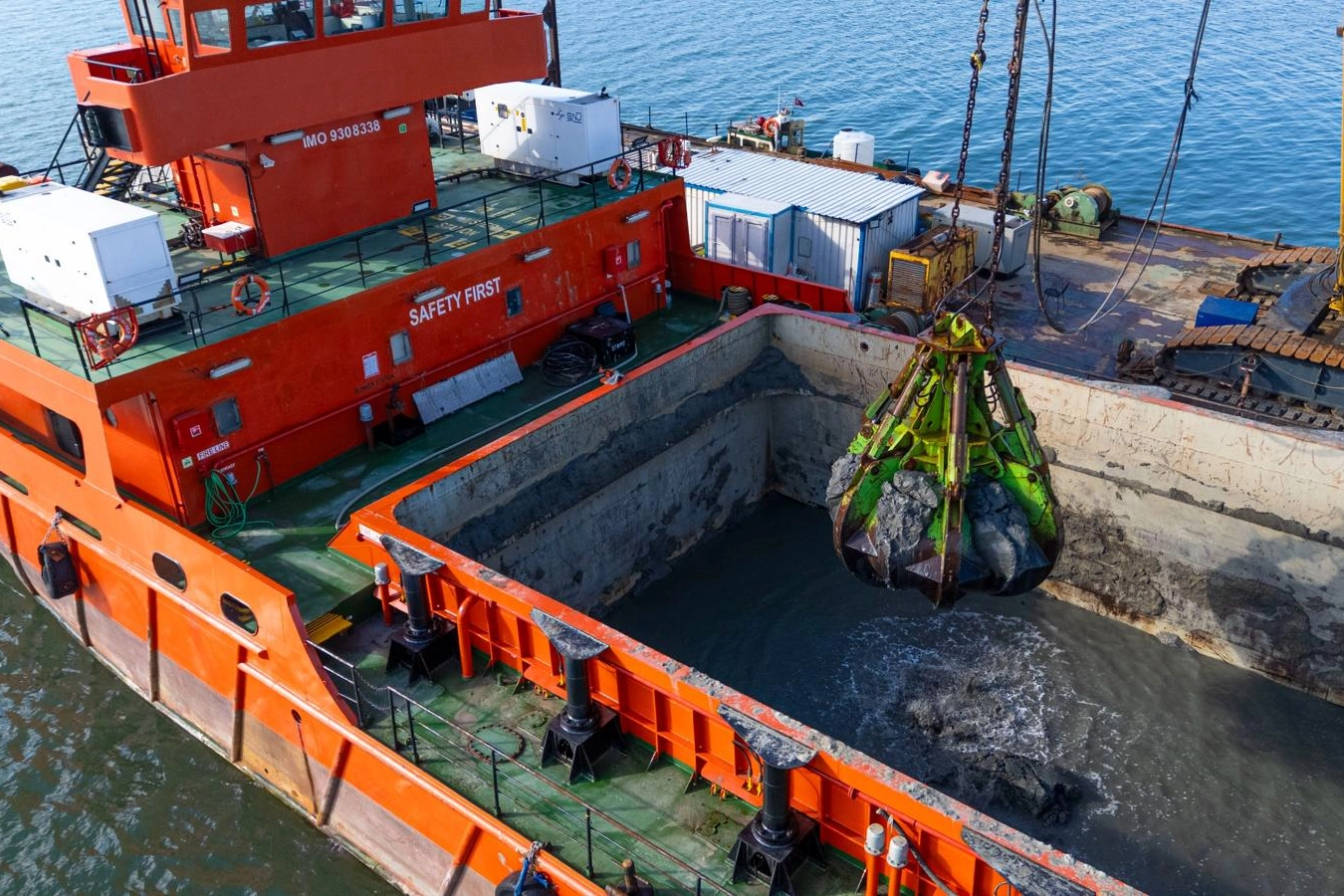 İzmir Körfezi’nde Tarihi Temizlik: 1 Milyon Ton Çamur Denizden Çıkarıldı, Ekolojik Denge Yeniden Kuruluyor