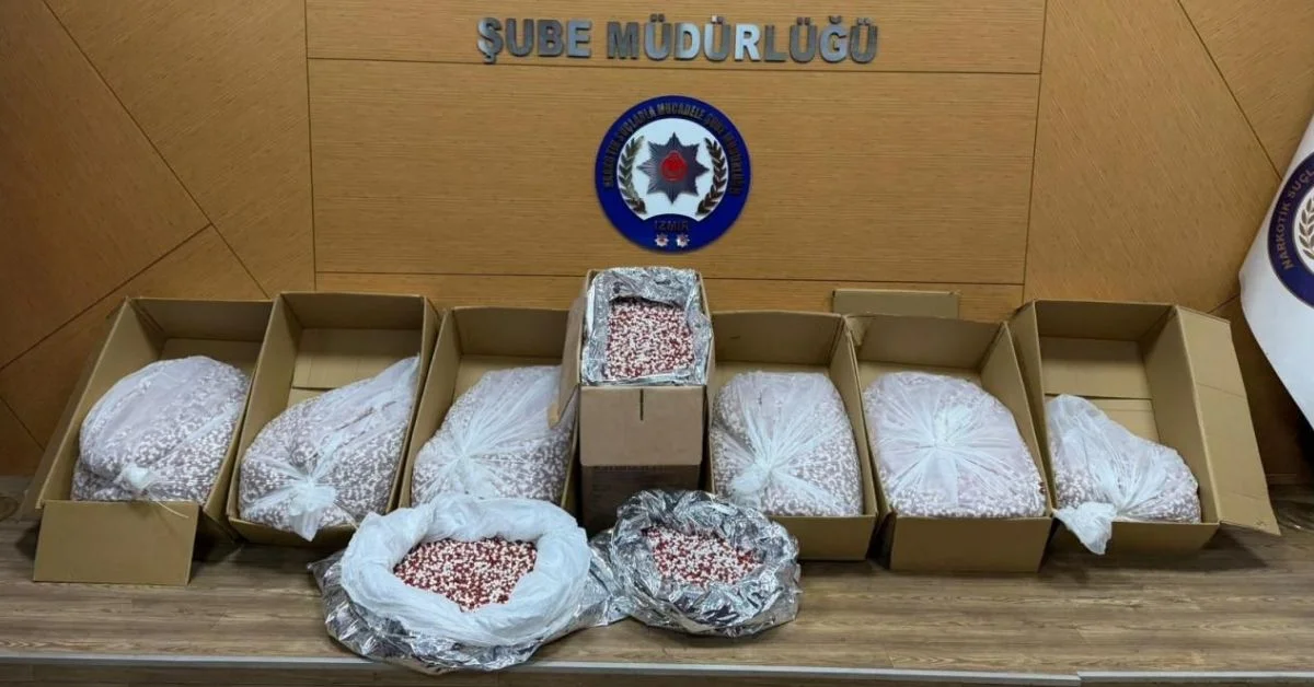 İzmir’de Nefes Kesen Operasyon: 356 Bin Uyuşturucu Hap Ele Geçirildi, 3 Şüpheli Tutuklandı