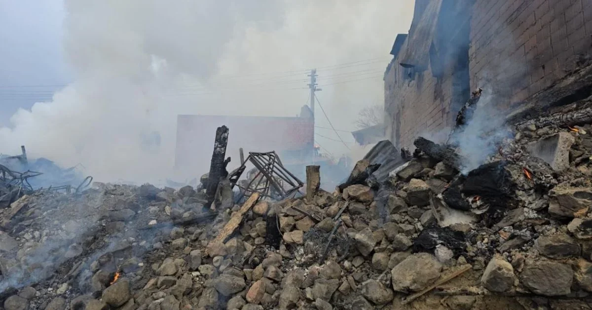 İzmir’de Sanayi Sitesinde Dehşet: 3 Atölye ve 2 Depo Kül Oldu!