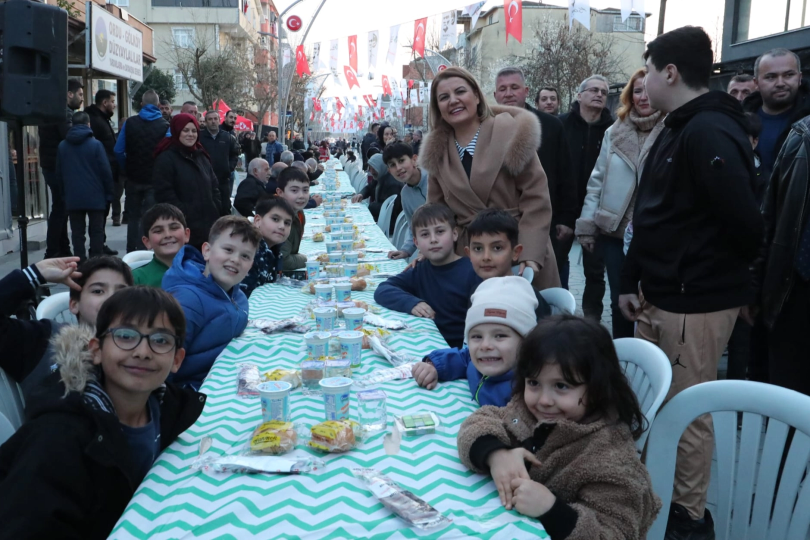 İzmit’te Gönül Sofrası Alikahya’da Kuruldu: Başkan Hürriyet Vatandaşlarla Buluştu