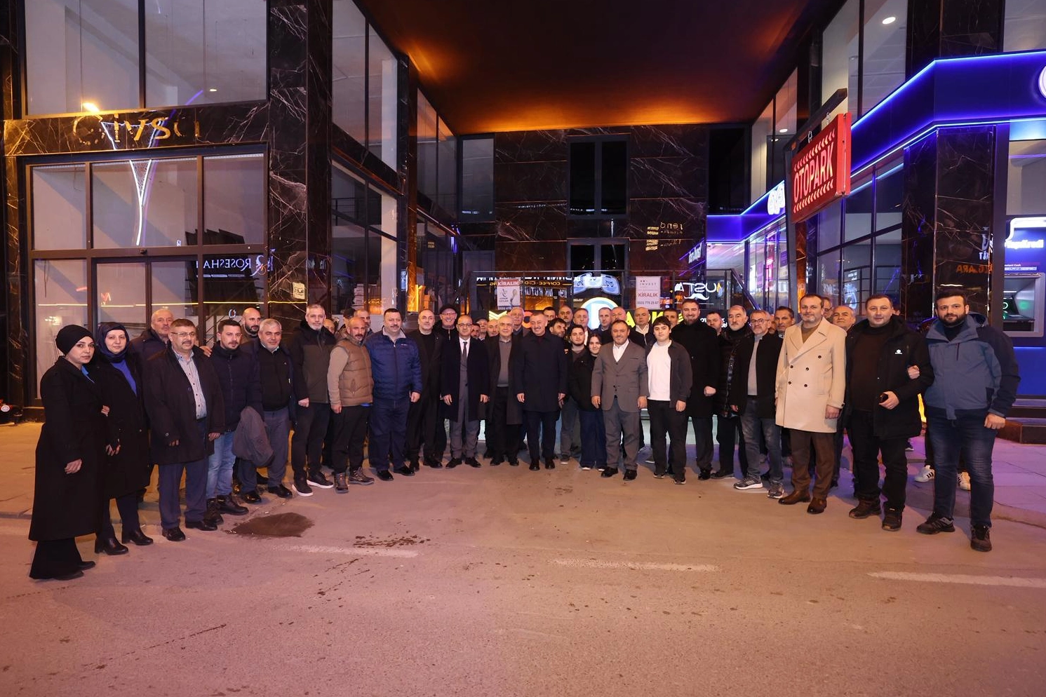 İzmit Esnafı, Başkan Büyükakın’ı İftar Sofrasında Ağırladı: Teşekkürler ve Ekonomik Vurgular