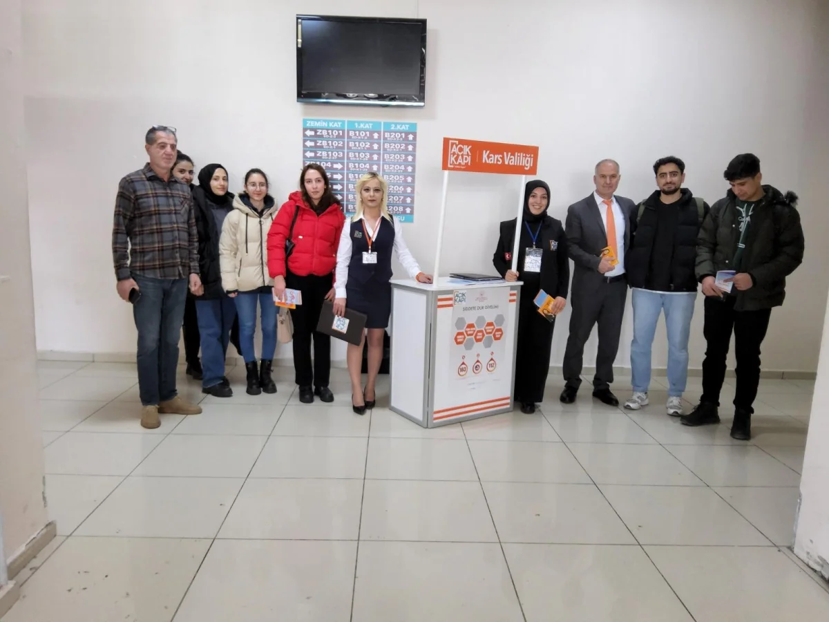 Kars’ta ‘Açık Kapı’ Öğrencilerle Buluştu: Gençlerin Talepleri Yerinde Dinleniyor