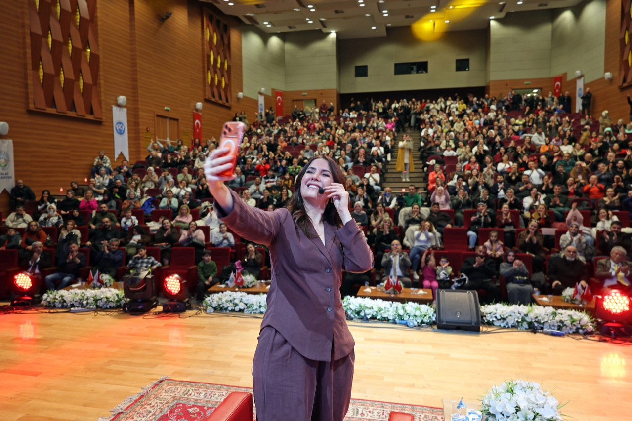 Talas’ta Dilek Cesur Rüzgarı Esti: Anne-Babalar ve Çocuklar İçin İlham Veren Söyleşi