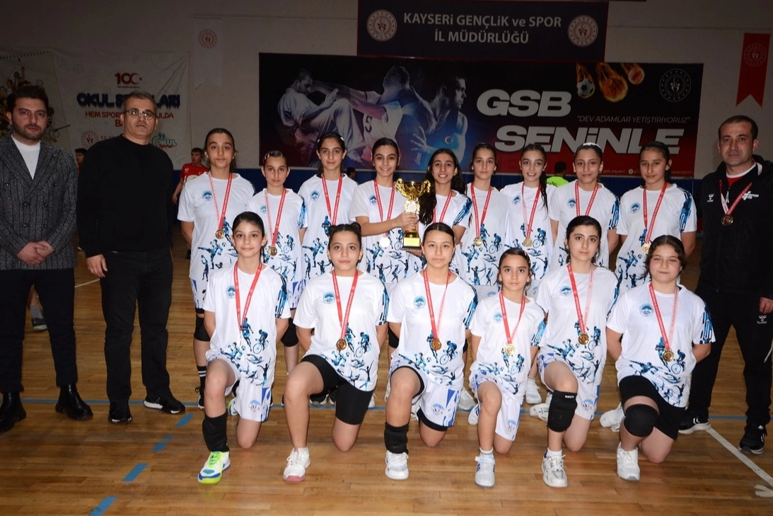 Kayseri’den Hentbolda Çifte Başarı: Spor A.Ş. Kız Takımı Şampiyon, Erkek Takımı İkinci Oldu
