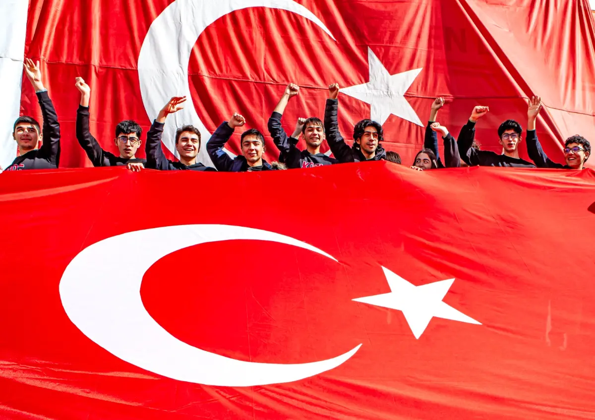 Kırıkkaleli Lise Öğrencisi Öznur Talu’dan Türkiye İkinciliği: Milli Ruhu Fotoğrafladı