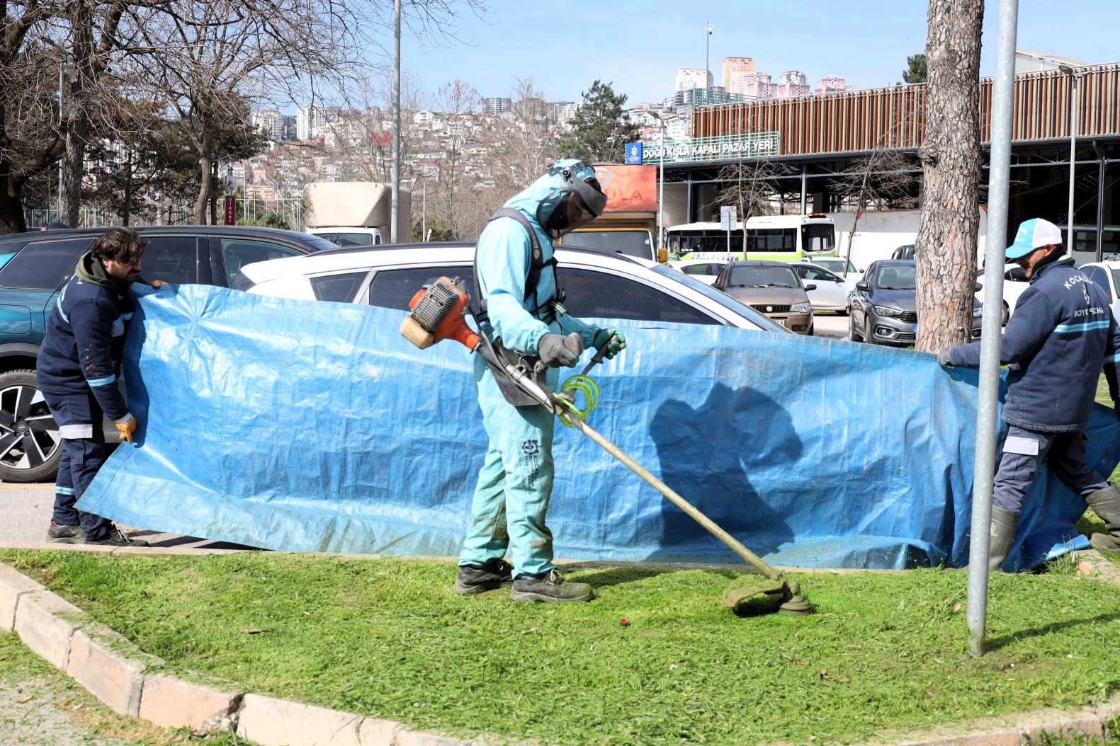 Kocaeli’de Yeşil Alanlar Yeniden Hayat Buluyor: Park ve Bahçelerde Titiz Bakım Çalışmaları