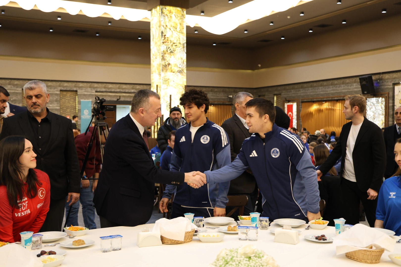 Kocaeli’de Başarıya Doymayan Sporcularla İftar: Başkan Büyükakın’dan Motivasyon Dolu Mesajlar