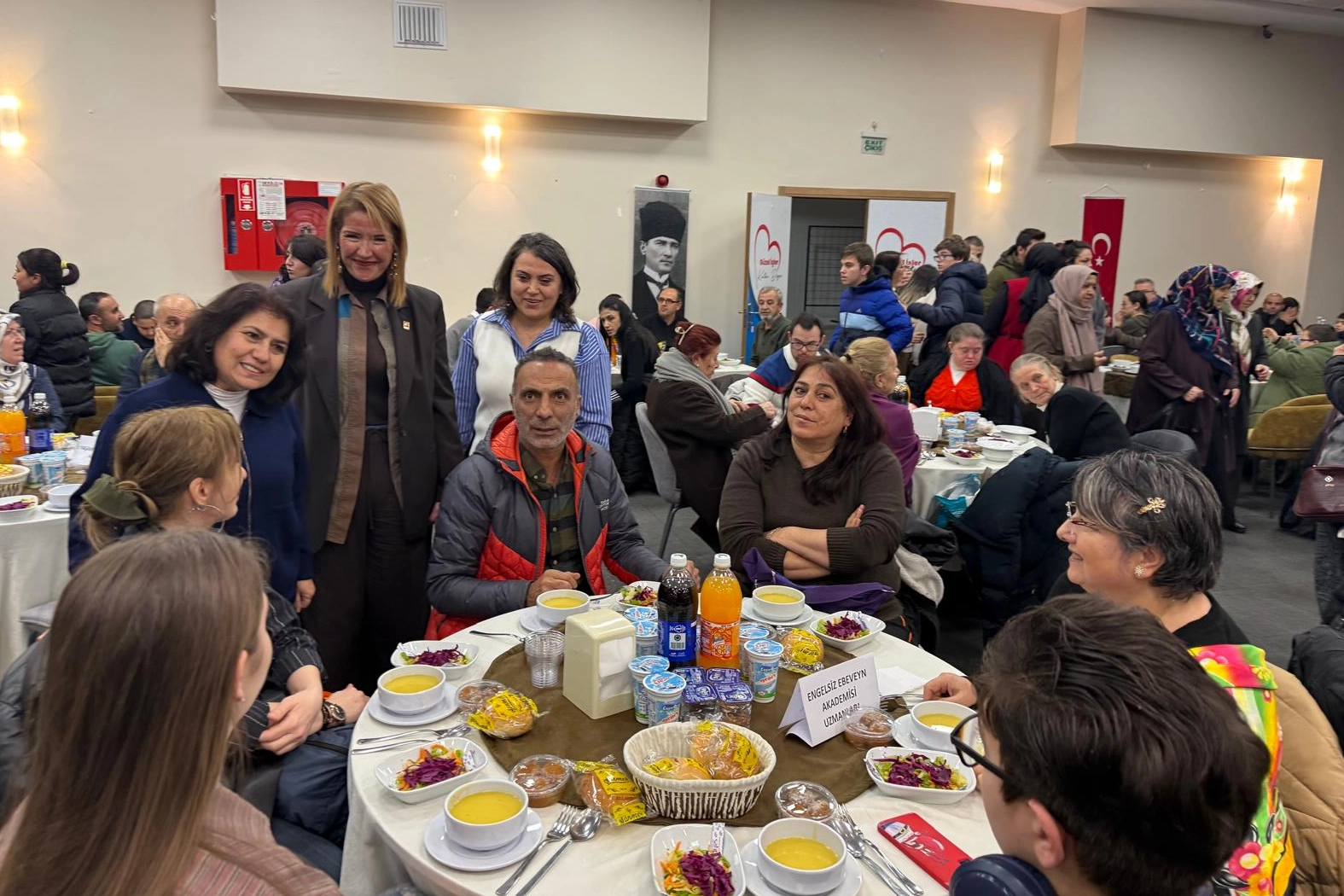 İzmit’te Özel Bireyler İftar Sofrasında Buluştu: Dayanışma ve Sevgi Dolu Bir Akşam