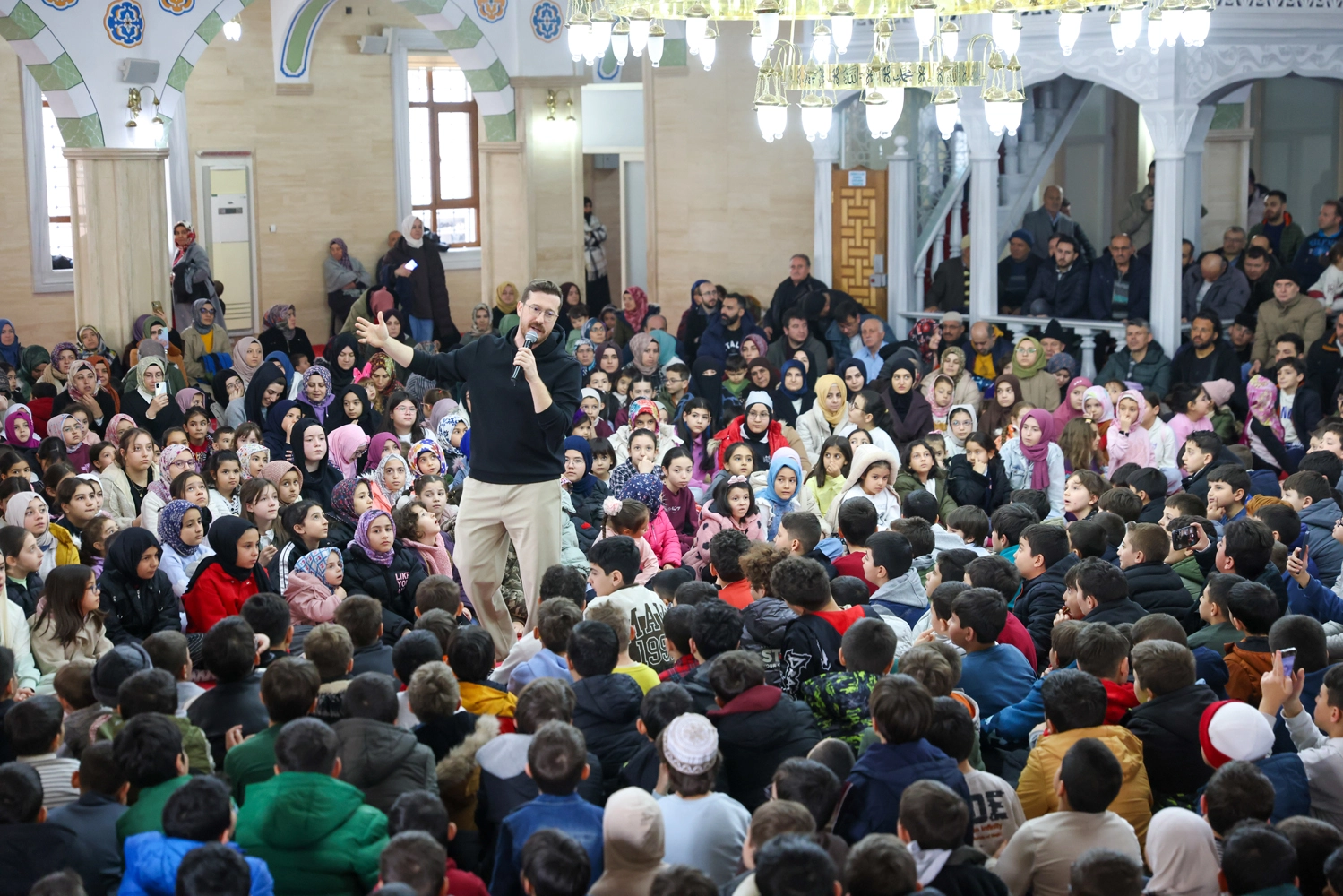 Selçuklu’da Çocuklar ‘Sertaç Abi’ ile Kardeşlik ve Dijital Bilinç Buluşması’nda Buluştu