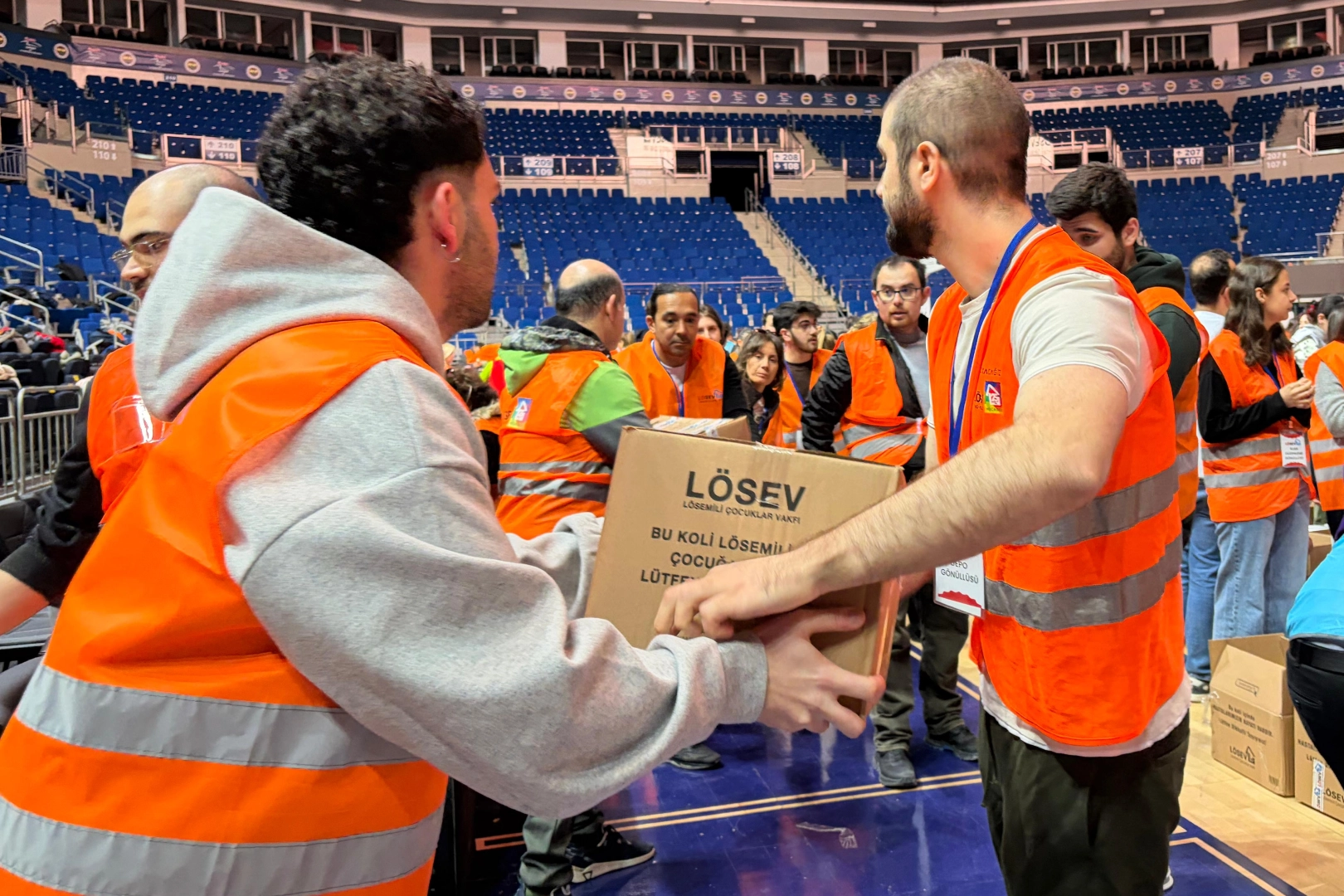 LÖSEV Ramazan’da Umut Dağıtıyor: Binlerce Aileye Gıda Paketiyle Destek