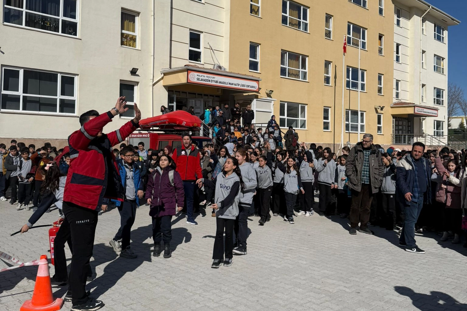 Malatya’da Minik Beyinler Afete Hazırlanıyor: İtfaiye Daire Başkanlığı’ndan Kapsamlı Bilinçlendirme Eğitimleri