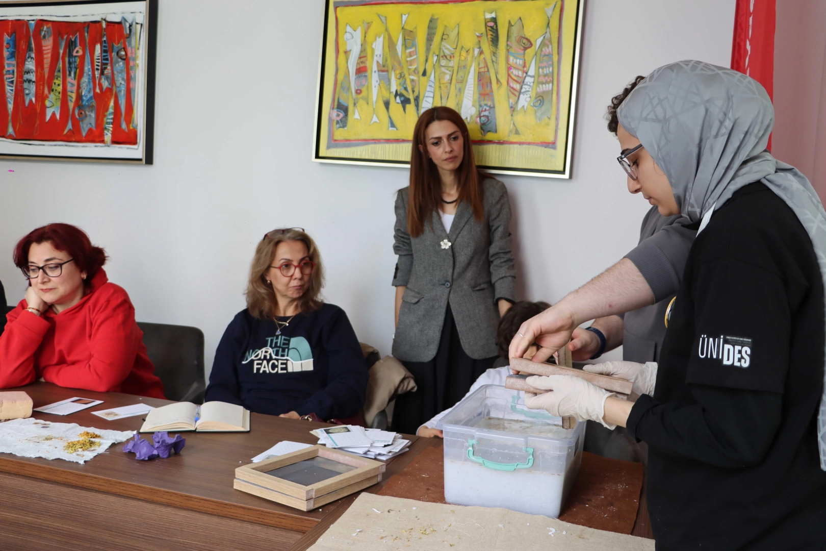 Maltepe’de Geleneksel Yöntemle Kâğıt Üretimi Atölyesi: Atıklar Sanata Dönüştü