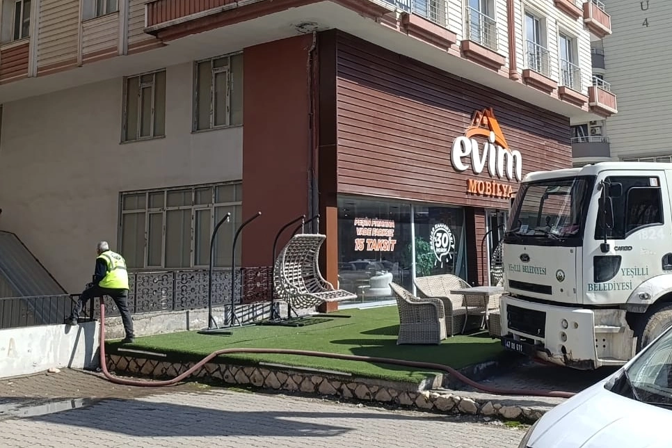 Mardin Artuklu’da Su Kesintisine Komşudan Destek: Yeşilli Belediyesi 24 Saat Kesintisiz İçme Suyu Sağladı