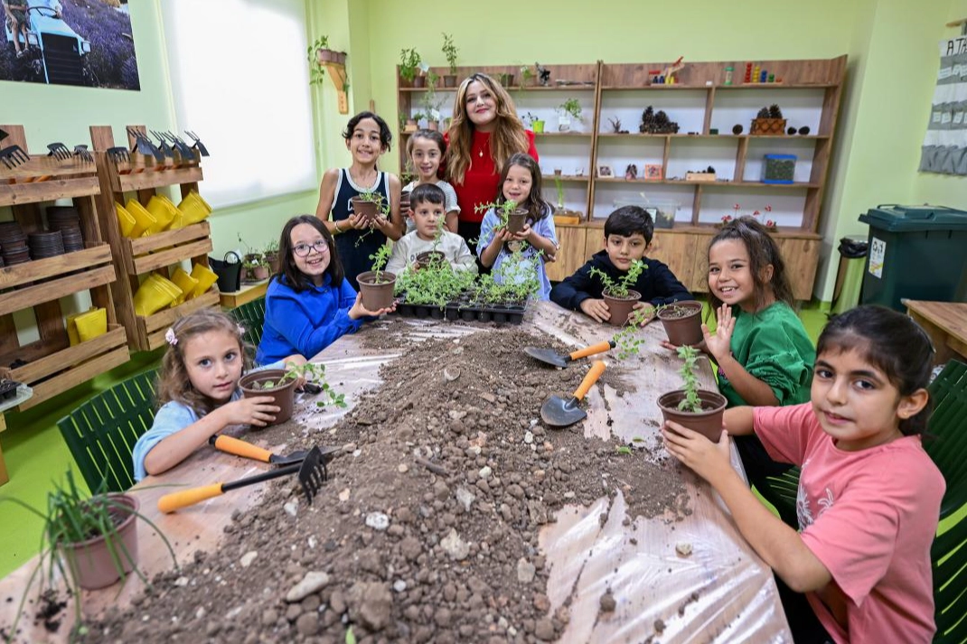 Mersin’de Çocuklar ‘Doğa Atölyesi’ ile Toprakla Buluşuyor, Bilinçleniyor