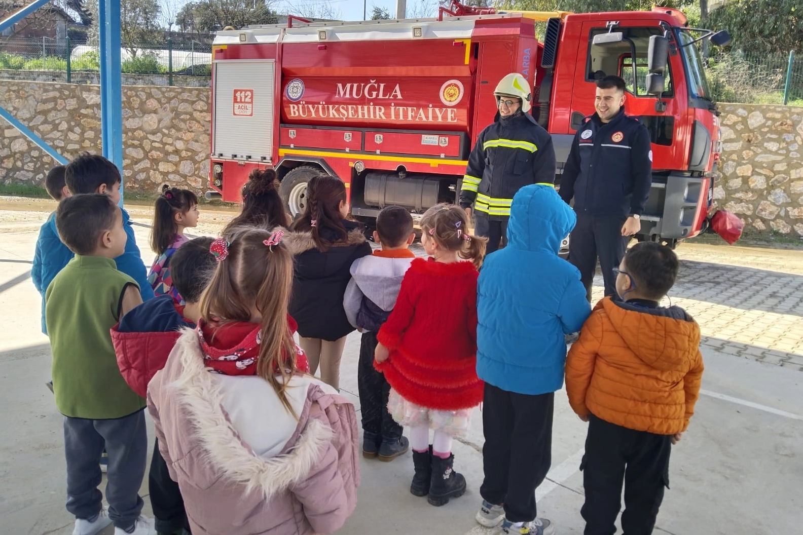 Muğla İtfaiyesi Minik Kalplere Yangın Güvenliği ve Acil Durum Bilinci Aşılıyor