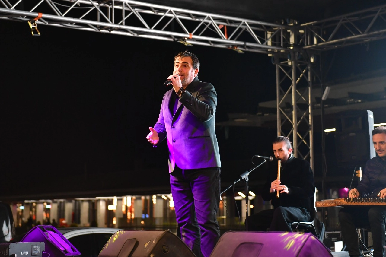 Osmangazi Meydanı’nda Ramazan Coşkusu: Cahit Kaşıkçılar Sahnedeydi, Türk Sanat Müziği Ruhları Coşturdu