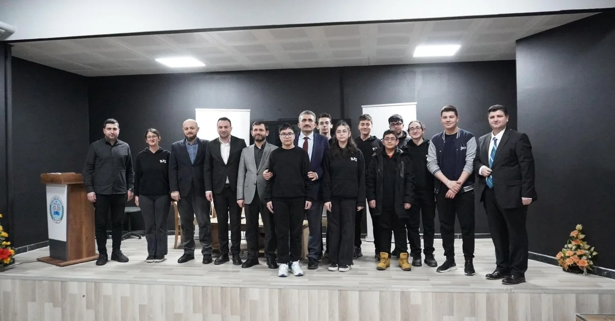 RİBEGEM’den Gençlere Değerler Eğitimi: “İnsanın Pusulası” Paneli Büyük İlgi Gördü