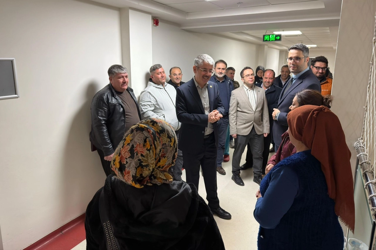 AK Partili Vekil Şaban Çopuroğlu’ndan Kayseri’de Sürpriz Hastane Ziyareti: Çocuklarla Yakından İlgilendi