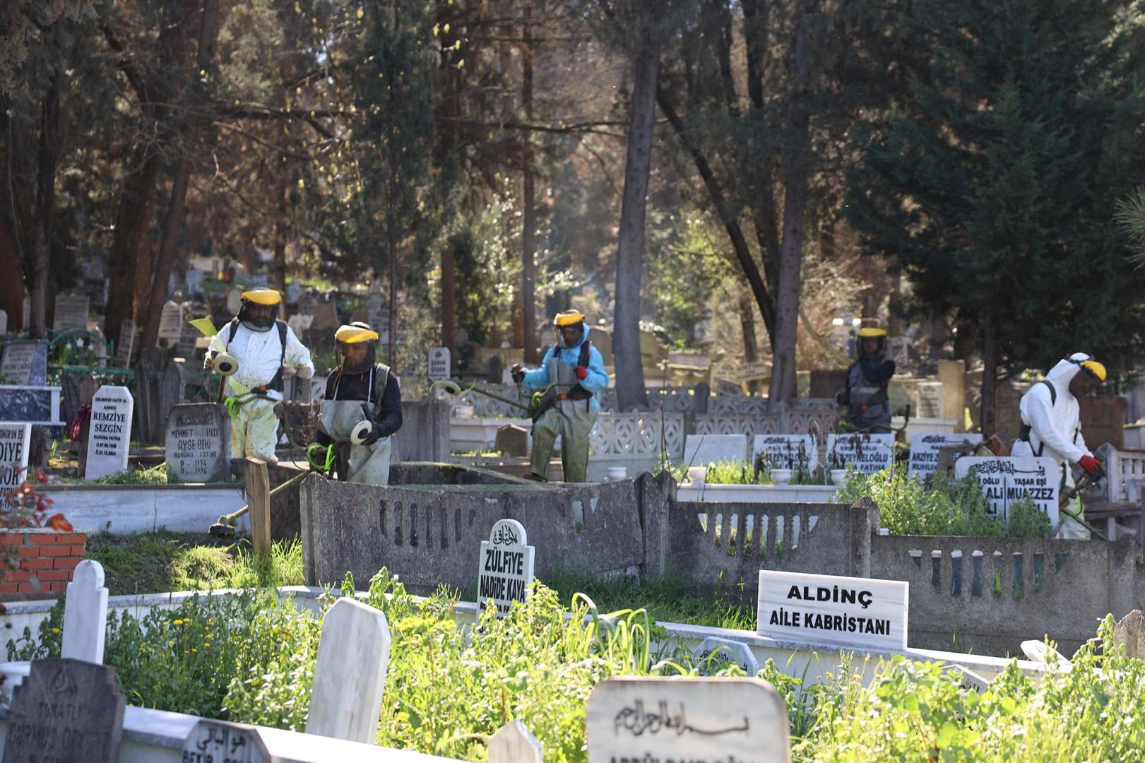 Sakarya’da Bayram Hazırlığı: 16 İlçedeki Mezarlıklar Tertemiz Oluyor