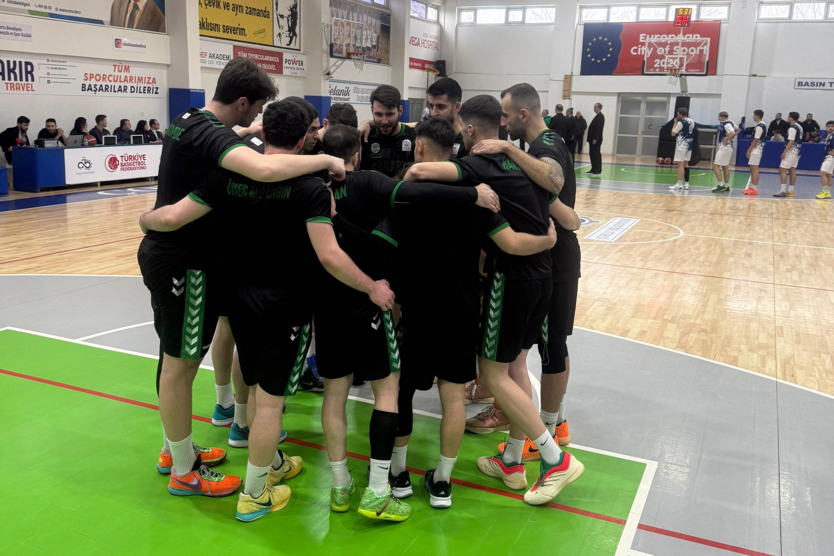 Sakarya Büyükşehir Basketbol, Çorlu Belediyesi’ni Uzatmalarda Devirerek 18. Galibiyetini Aldı