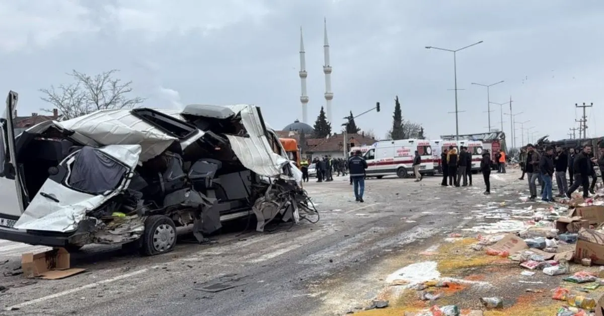 Samsun’da Feci Kaza: Kamyonun Freni Patladı, 19 Kişi Yaralandı