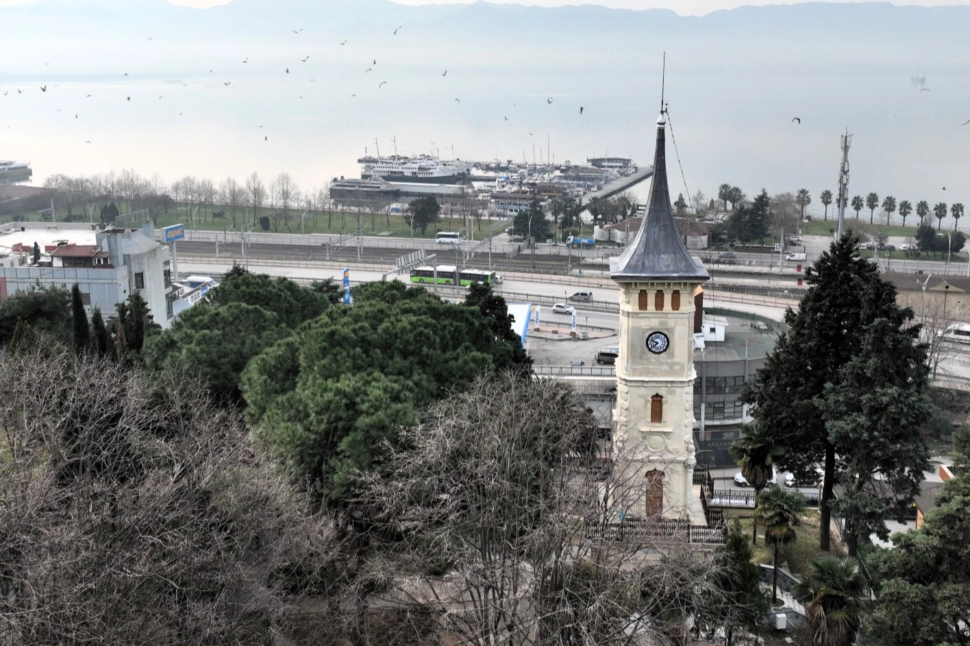İzmit’in Tarihi Saat Kulesi Yeniden Işıldıyor: Kapsamlı Restorasyon Tamamlandı