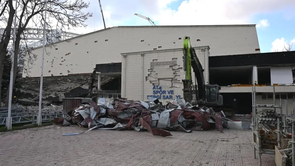 Ankara’nın Kalbindeki Tarihi Atatürk Spor Salonu Yıkılıyor: Sporun ve Anıların Sona Erişi