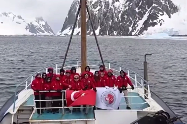 Türk Bilim İnsanları Antarktika’da 15 Projeyi Tamamladı: 15. Ulusal Bilim Seferi Başarıyla Sona Erdi