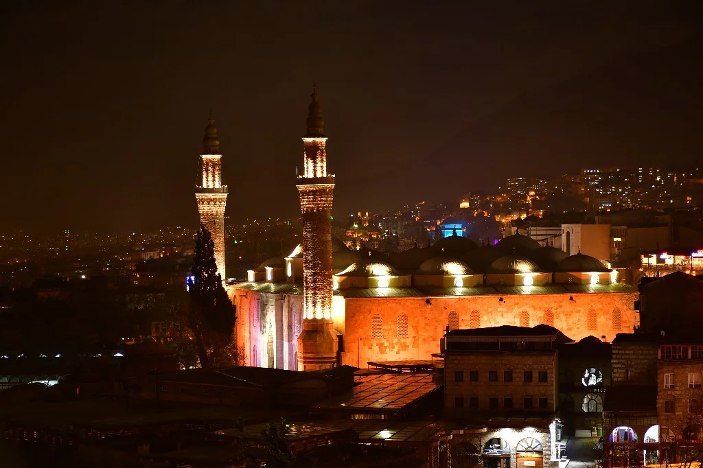 Ramazan Bayramı Namaz Saatleri Açıklandı: Hangi Şehirde Saat Kaçta Kılınacak?