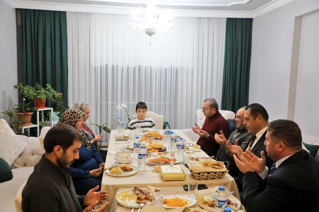 Vali Ziya Polat’tan Şehit Ailesine Vefa Ziyareti: İftar Sofrasında Birlik ve Beraberlik Vurgusu