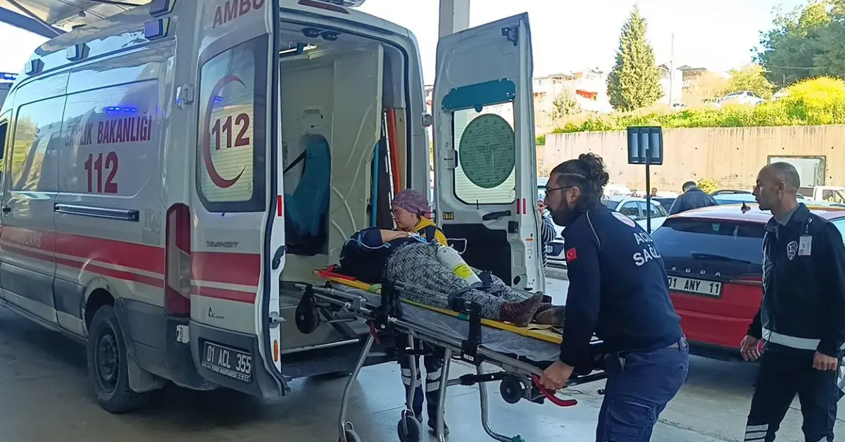 Adana’da Tarım İşçilerini Taşıyan Servis Devrildi: 17 Yaralı